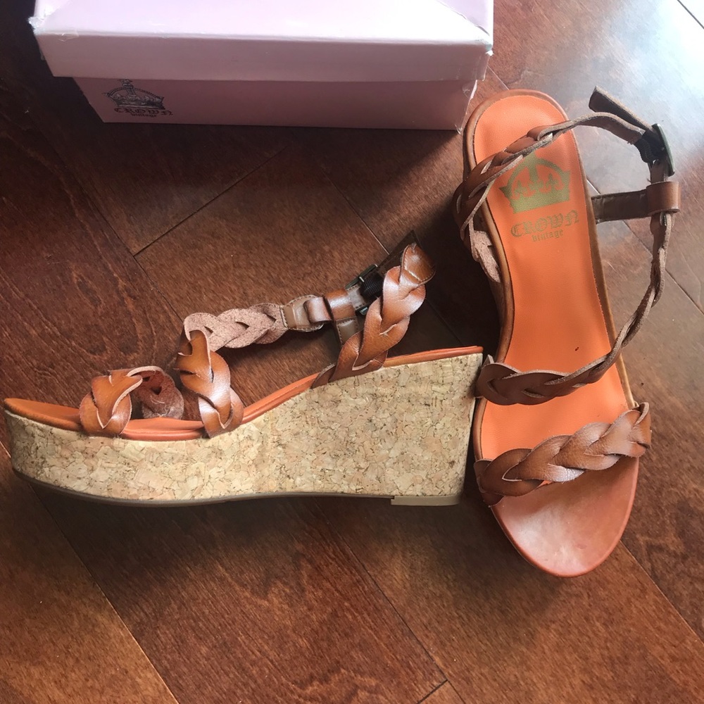 NEW brown sugar Dryden vintage crown